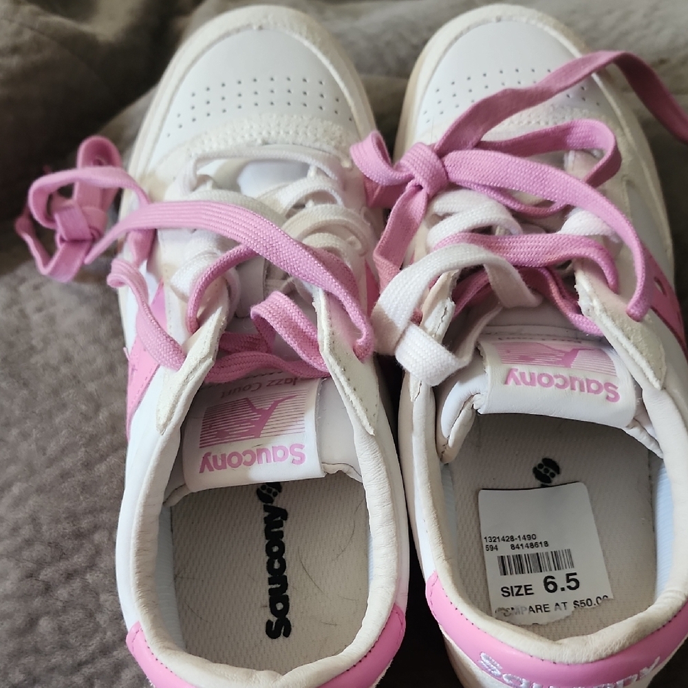 Saucony White and Pink Lightweight Sneakers
